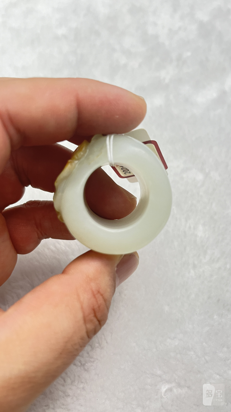 和田籽料留皮螭龙纹扳指 - 图5